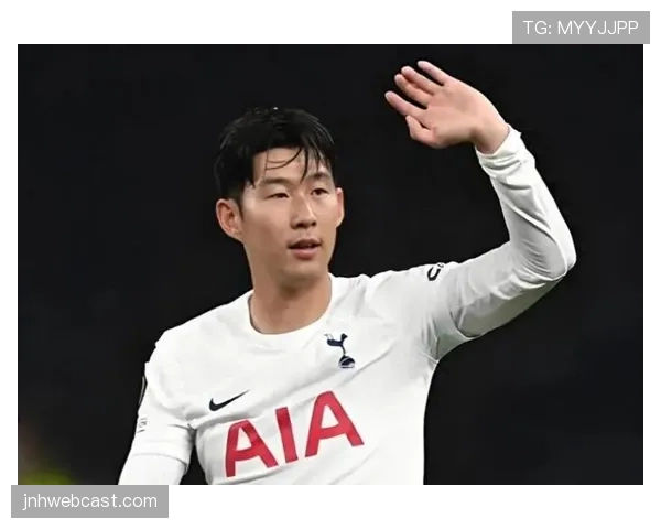 孙兴慜拎菜篮子回家被拍，英超顶薪也能这么接地气，笑抽