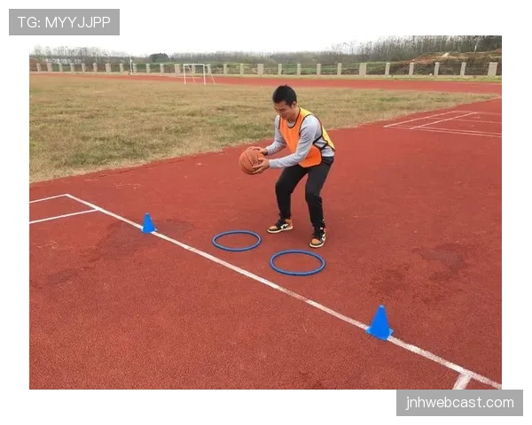 篮球防守站位规则解析：掌握有效防守的站姿与移动技巧