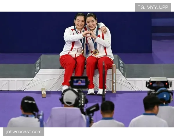 贾一凡私下喝的水都要从巴黎空运？